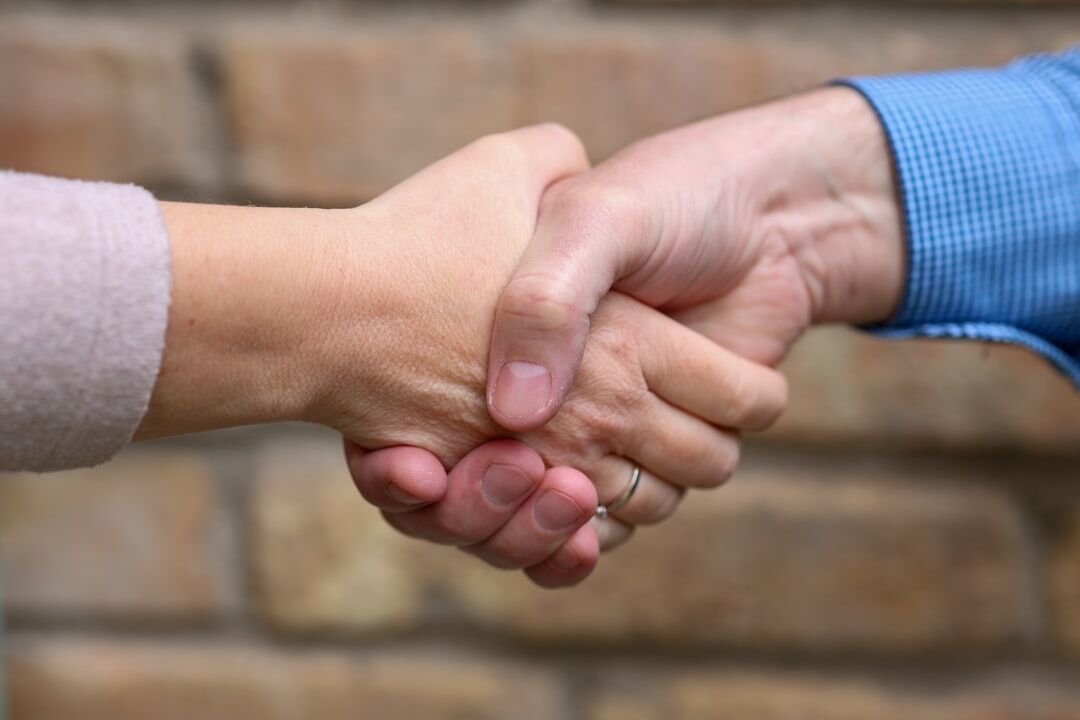 business handshake agreement